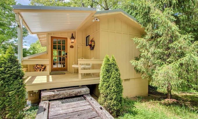 Smithville Ski Chalet | Impressive Center Hill Lake Retreat with Spa & Hot Tub