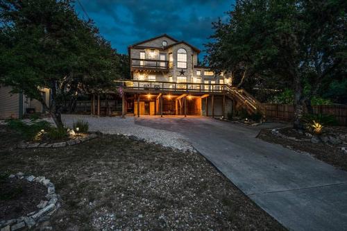 Canyon Lake House | Guest Rated 10/10: All Decked Out with Family-friendly Amenities
