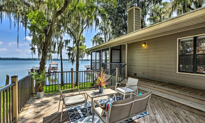 Madison House | Experience Waterfront Bliss at Cherry Lake Home with Dock
