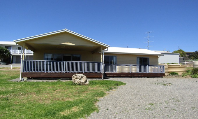 Para Wurlie House | Seaside Retreat in Turton: 3-Bedroom Home Near Beach