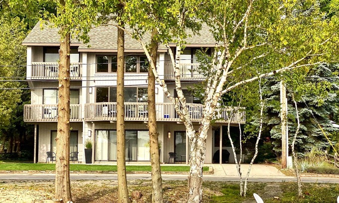 Lake Township House | Beautiful Family Retreat with Ocean Views and Great Amenities