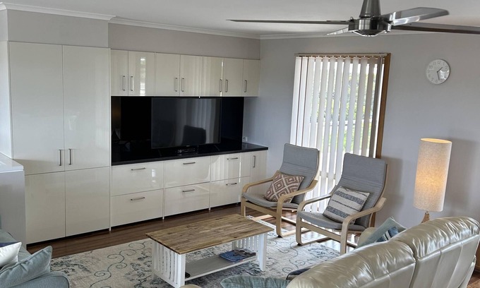 Warrenben House | Experience Breathtaking Views at All Decked Out Hotel