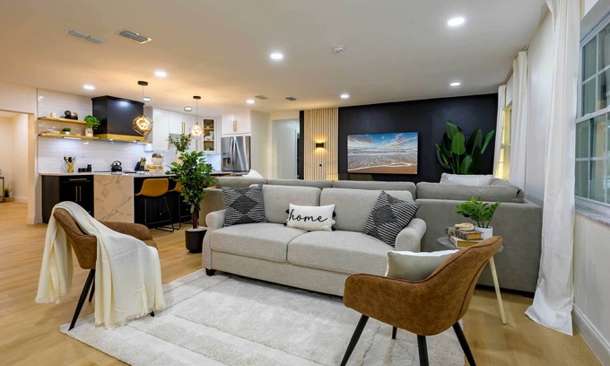 Tampa House | Ultimate Retreat with Pool, Game Room & Pet-Friendly Perks