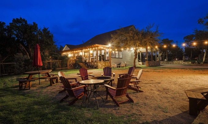 Austin House | Ideal Stay: 13 Bedrooms, Spa Access & Guest Rated 9.8