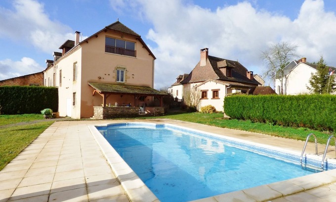 Salagnac Cottage | Perfect Getaway at Salagnac Pool for Family and Friends