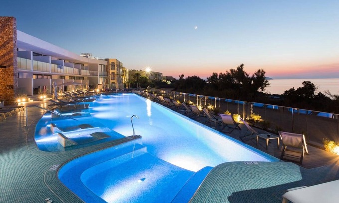 San Antonio Bay Resort | Indulge in a Deluxe 2-Bedroom Suite at Sirenis Club Aura