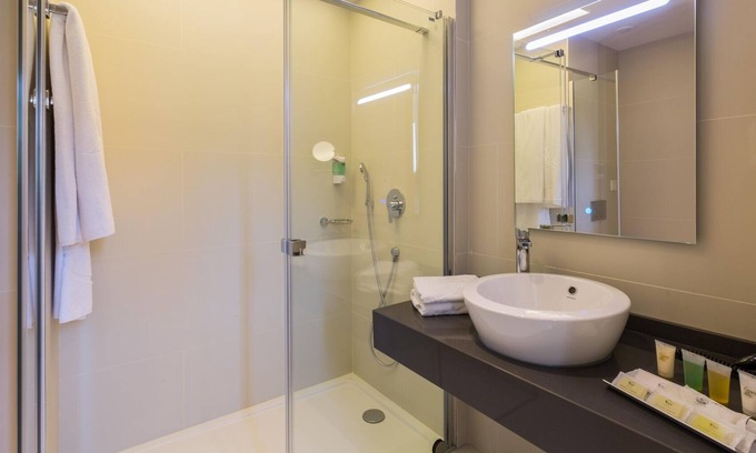 San Antonio Bay Resort | All-Inclusive Deluxe Master Suite, 2 Bedrooms, Roof Terrace at Sirenis Club Aura