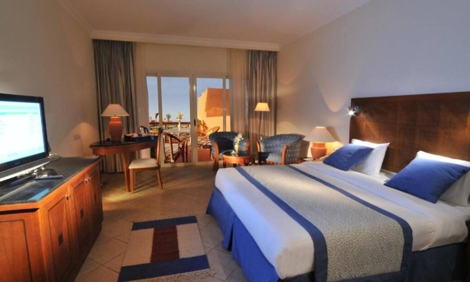 El Quseir Hotel | All-Inclusive Coastal Stay | 4 Rooms, Dive Reefs, Pool, Dining Options & Games