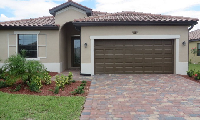 Gran Paradiso House | Inviting 3-Bedroom Oceanfront Home in Venice, Florida