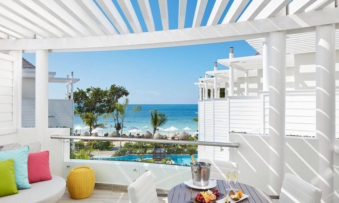 Orange Bay Apartment | ALL-INCLUSIVE Oceanview Suite with Direct Pool Access & Spacious Living Arean