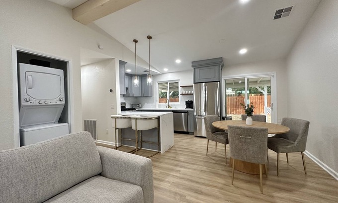 Lancaster House | Pet-Friendly Getaway with Spa and Breakfast Options