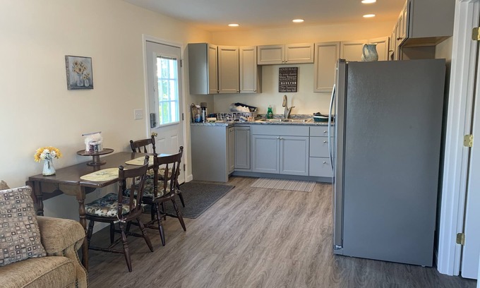 Buxton House | Tranquil Country Bungalow with Free Wi-Fi & Breakfast