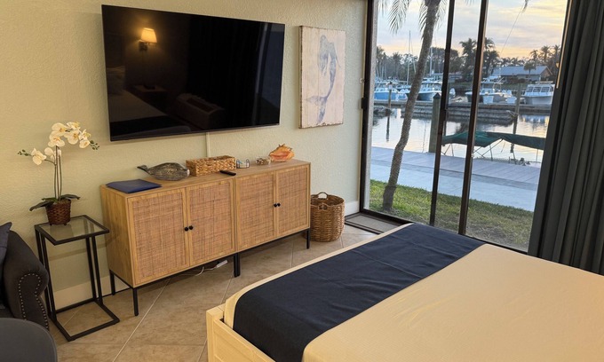 Trailer Estates Hotel | Discover Turtle Bay Inn: Waterfront Rooms & Heated Pool