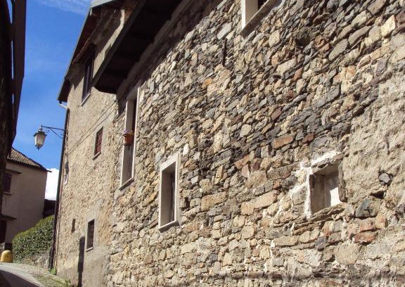 Orta San Giulio House | Discover All'Ombra dell'Antica Pietra - 4-Star Family Retreat
