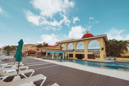 Puerto Juarez Resort | Discover All Ritmo Cancun Resort & Water Park Getaway