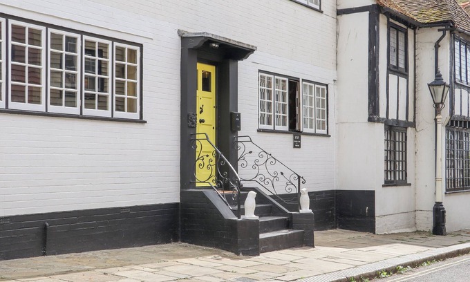 Old Town Hastings Cottage | ALL SAINTS, pet friendly, character holiday cottage in Hastings