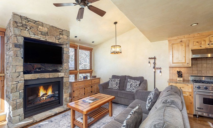 Telluride Condo | Unforgettable Mountain Escape with Hot Tub Access in Telluride