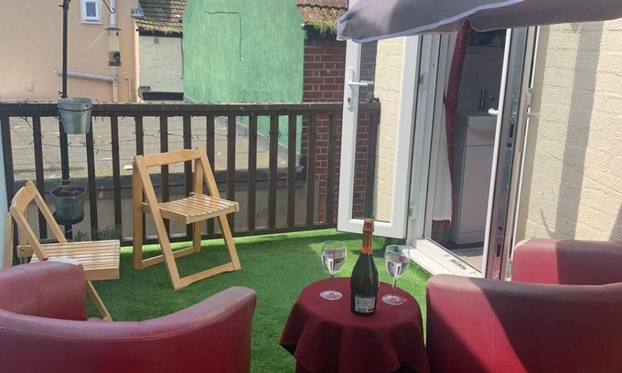 Great Yarmouth Bed & Breakfast | All Seasons Guest House: 4-Star Comfort with Breakfast