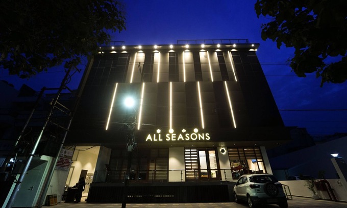 Gomti Nagar Hotel | All Seasons: 4-Star Getaway with Pool and Family Amenities