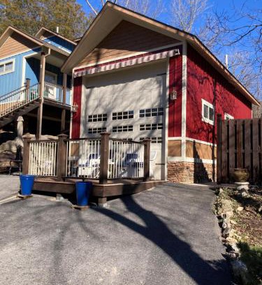 Eureka Springs Historic District Bed & Breakfast | Exceptional All Seasons Treehouse Village for Families