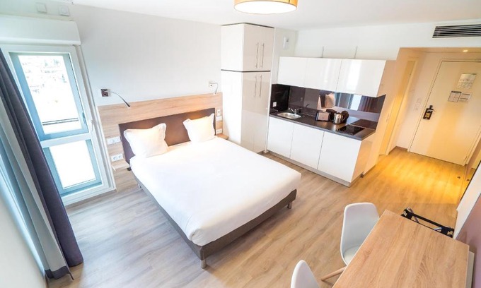 Choisy-le-Roi Apartment | Pet-Friendly All Suites Choisy Le Roi with Great Amenities