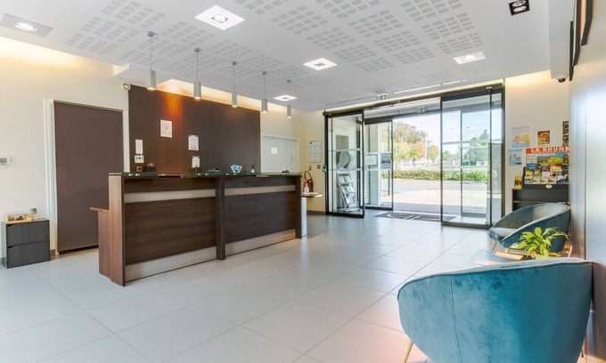 Pau Nord House | Comfortable Stay at All Suites Appart Hotel Pau with Spa