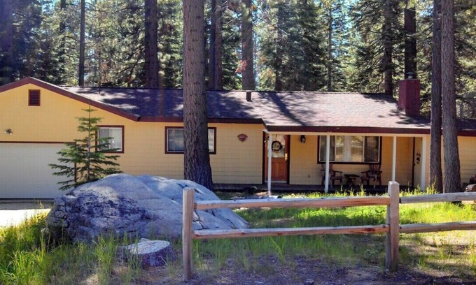 North Upper Truckee Cabin | Experience Home Comfort with a 9.8 Guest Rating