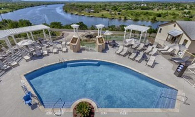 Marble Falls Resort | Home-like Comforts with Ocean View & Spa - Rated 9.8/10