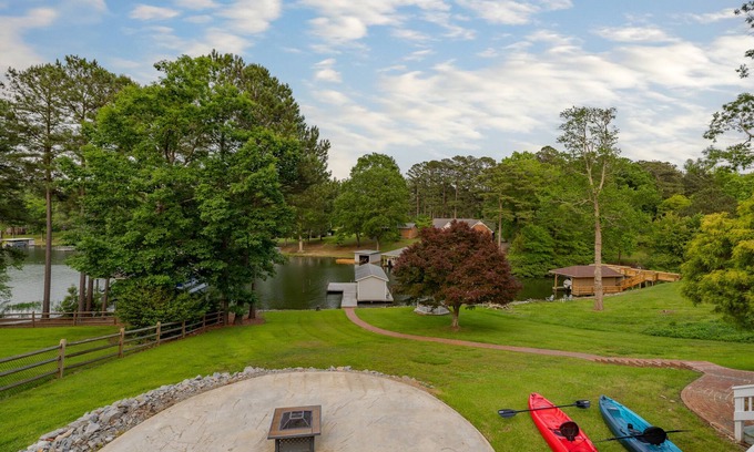 Myrick Estates House | Discover Comforts of Home in a Relaxing Lakefront Escape