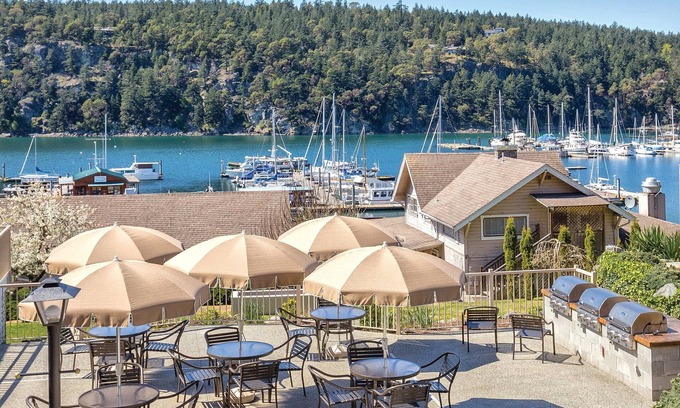 Deer Harbor Resort | Experience Comfort and Oceanfront Relaxation