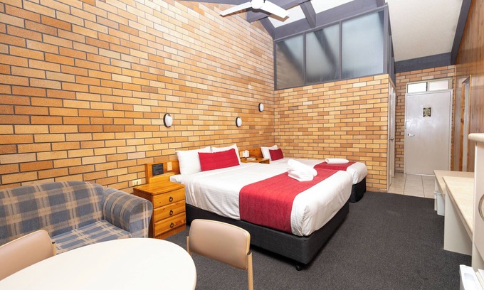 Coonabarabran Hotel | All Travellers Motor inn
