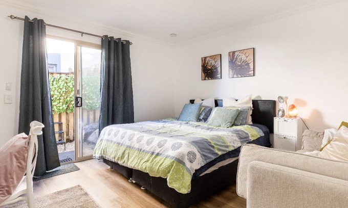Robina Apartment | Comfortable Studio Near Bond Uni with Pool and Spa