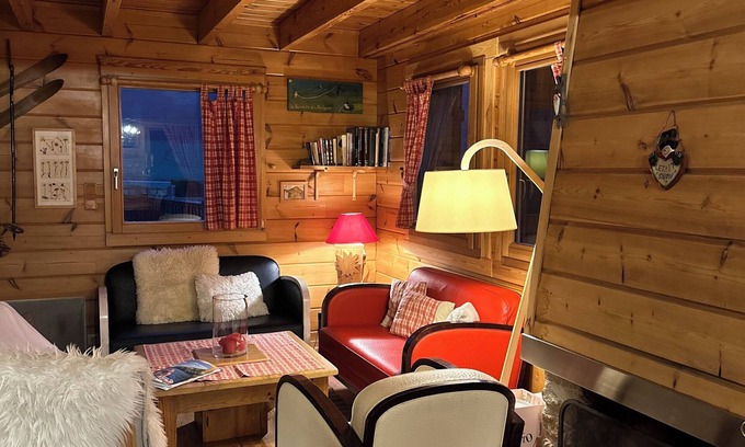 Rochesson Ski Chalet | Inviting All-Wood Chalet with Finnish Sauna & Lake View