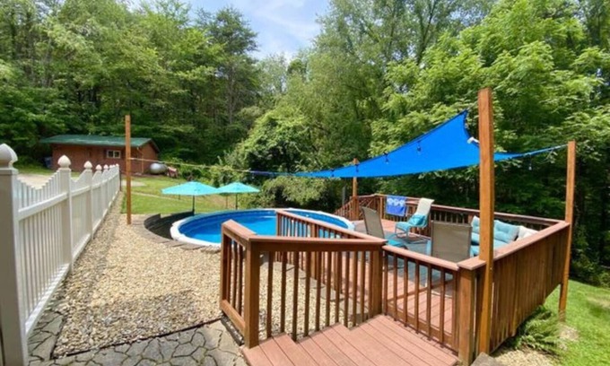 Logan Cabin | Year-Round Fun: Pool, Hot Tub & Pet-Friendly Retreat!