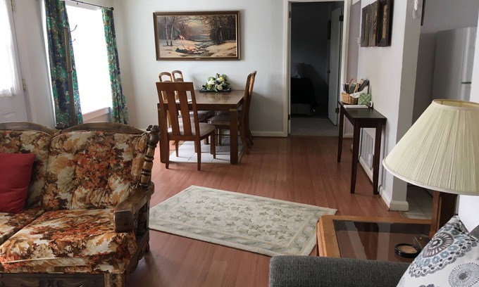 Encampment House | Your Ideal Getaway: Pet-Friendly & Family-Oriented Stay
