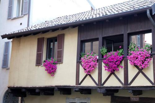 Cernobbio Apartment | Delightful Stay at Alla Piazzetta del Castello - 4 Stars