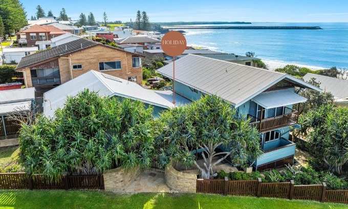 Yamba House | Allawah Cottage - Popular Family-Friendly Beach House Retreat