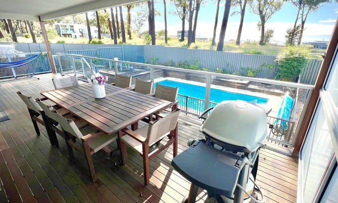 Tura Beach Cabin | Top-Rated Allawah in Mirador Pool with Family-Friendly Amenities