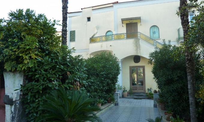 Ercolano House | Discover Alle 6 Palme: Family-Friendly & Wheelchair Accessible