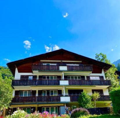 Saas im Prattigau Apartment | Discover Allegria 1978: Family-Friendly Retreat with Top Ratings