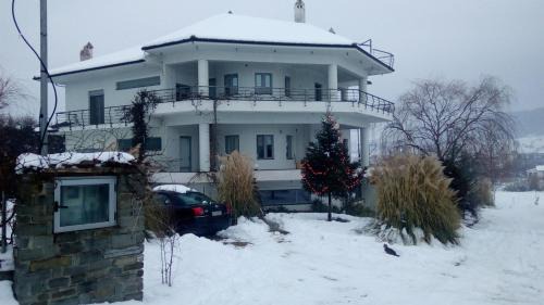 Ioannina Apartment | Cozy Allegro Home: Top-Rated Stay with Breakfast Included