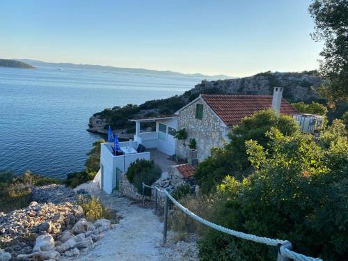 Tkon House | Secluded Beach House Robinson with Ocean Views and Family Comfort
