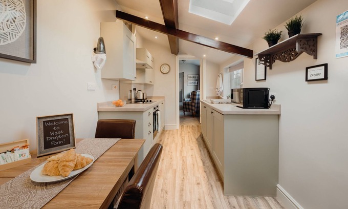 Markham Moor Apartment | Allerton Apartment: Cozy 1-Bedroom Retreat for Families