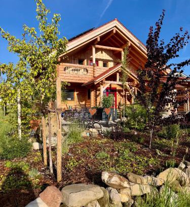 Rueckholz Apartment | Cozy Allgäu-Herzl Alpenchalet for Two with Restaurant