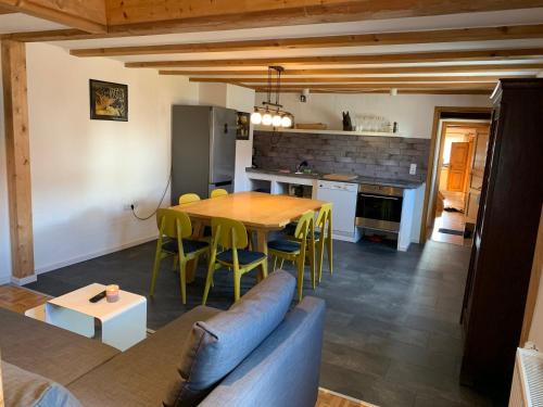 Aitrang Apartment | Discover Allgäuer Taucherhof: Family & Pet-Friendly Escape