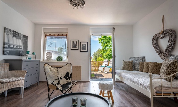 Durach Apartment | Allgäutraum Ferienwohnung Nr. 9 with Scenic Ocean View