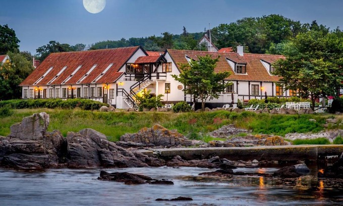 Allinge Hotel | Allinge Badehotel: Oceanfront Retreat with Top Amenities