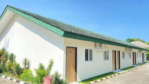 Anyer Hotel | Budget-Friendly Allisa Motel with Breakfast & Family Options