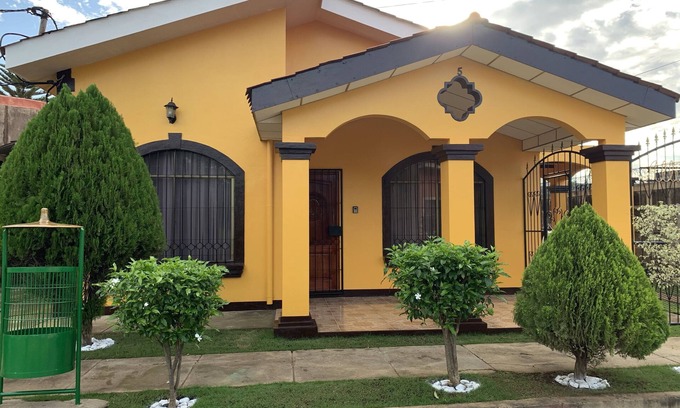 Leon House | Discover Allison's Place in Leon: Family-Friendly Retreat