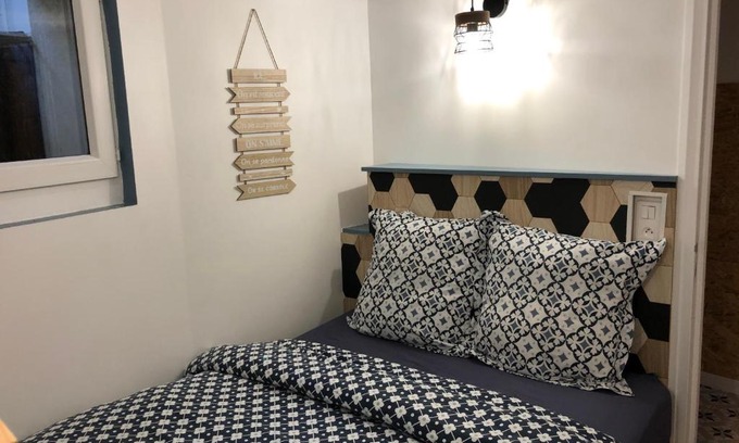 Houilles Apartment | Cozy AlloAppartMeublé_Topaze: Pet-Friendly Retreat
